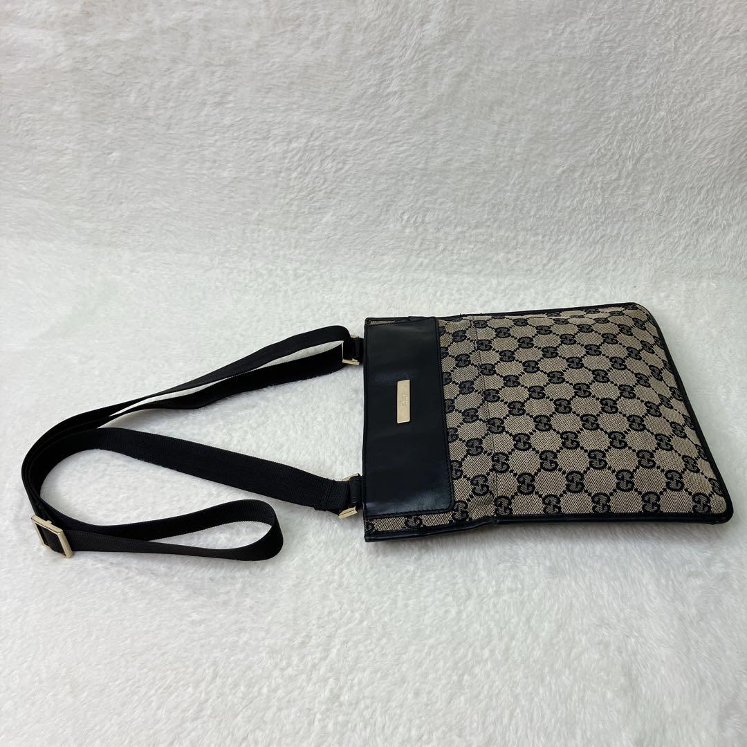 GUCCI グッチ　ショルダーバッグ　メッセンジャー　GG キャンバス　レザー