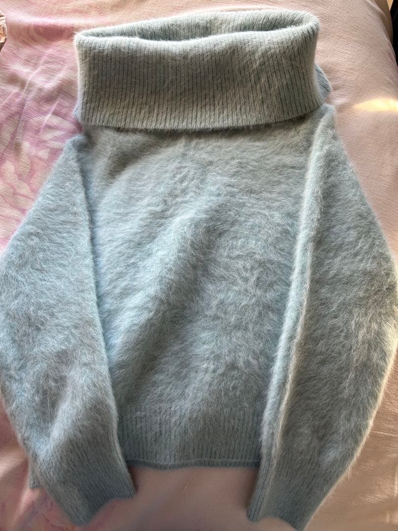 アルアバイル　ルルウィルビー ファー加工オフタートルプルオーバー