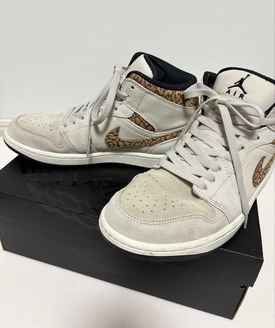 美品！希少Nikeナイキエアジョーダン1 ミッドSE ユニセックス25cm