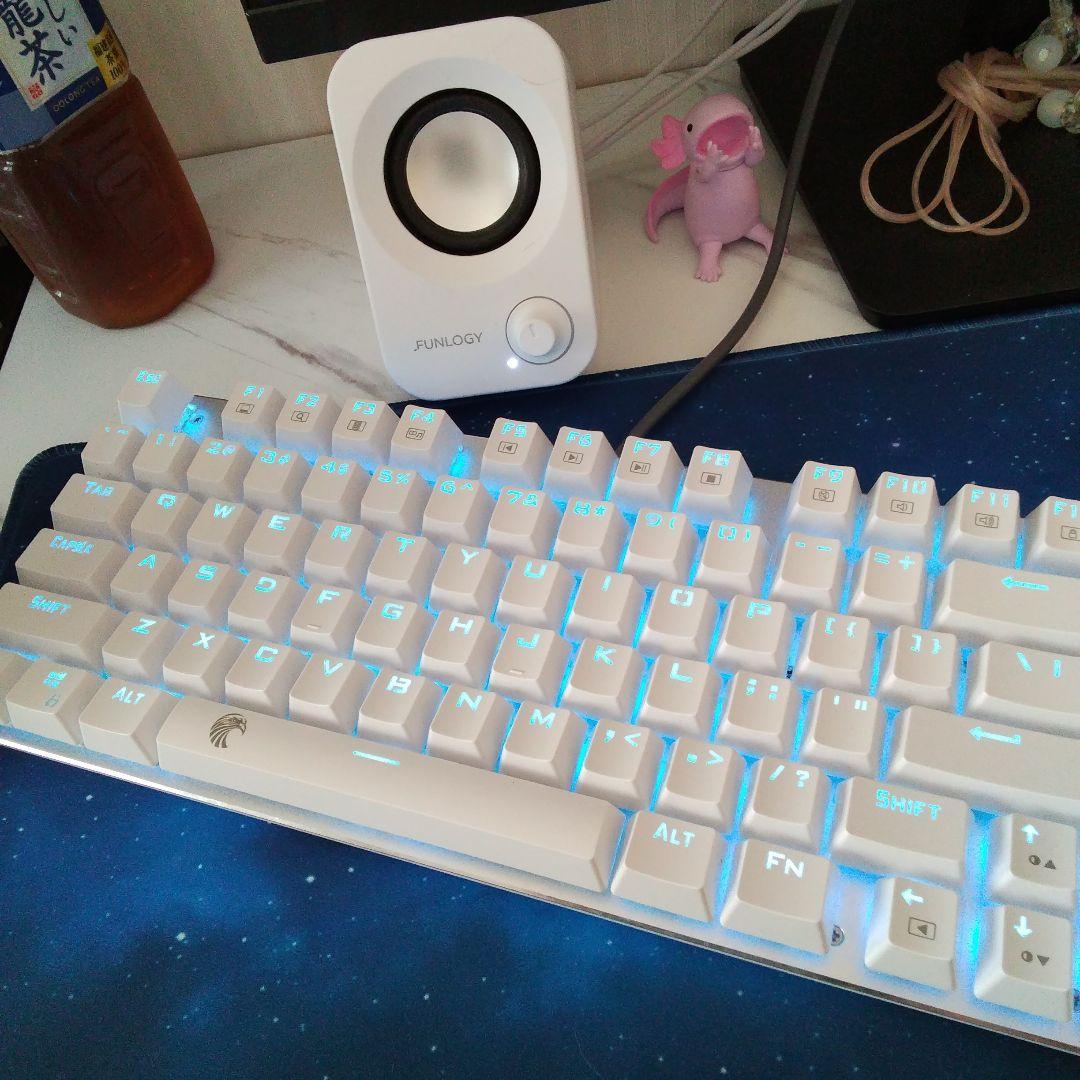 ホワイトメカニカルキーボード 青色バックライト