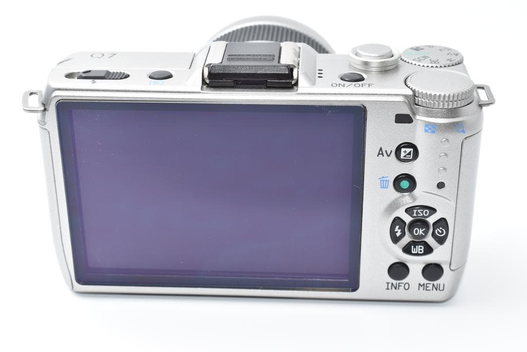 【バッテリーx2付き】ペンタックス PENTAX Q7 シルバー レンズキット