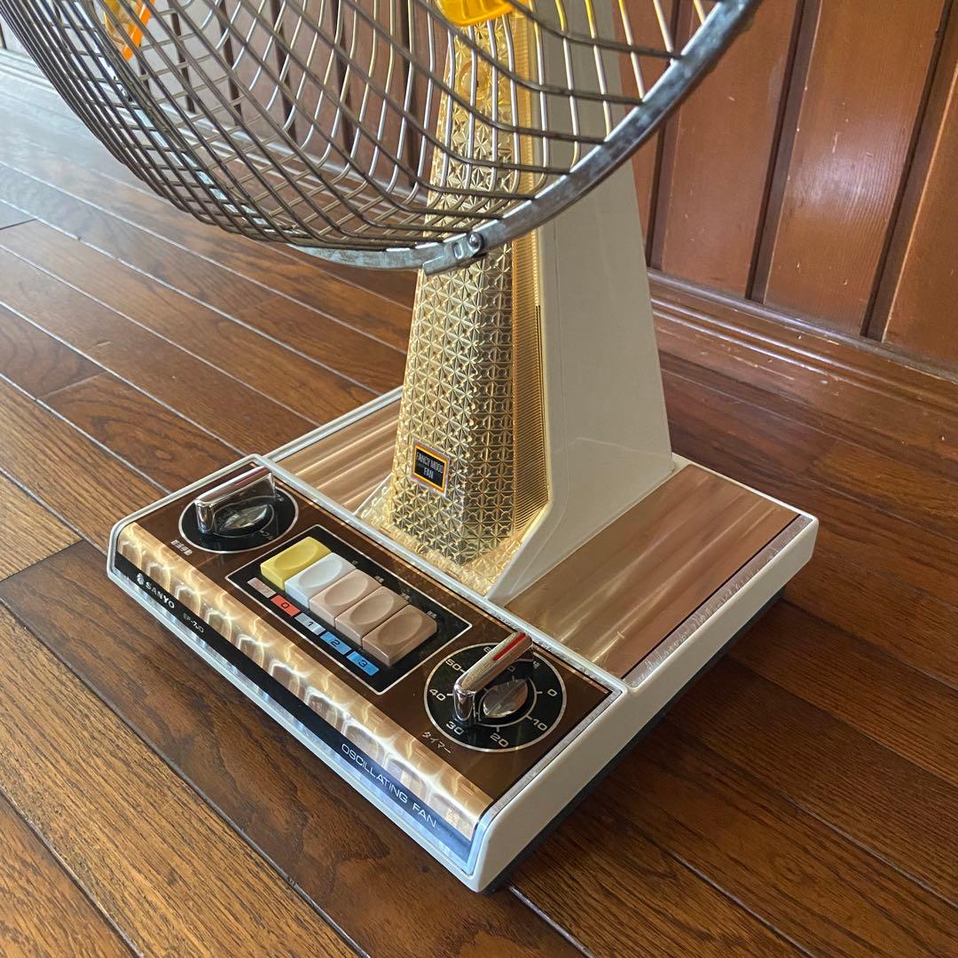 昭和レトロ　扇風機　ライト点灯します　希少　レトロポップ　美品　オレンジ