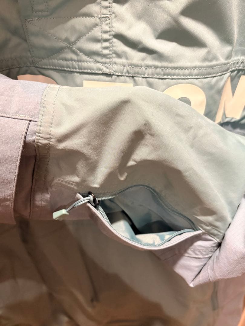 Burton スノーボードウェアセット　フロスナージャケット・リザーブビブパンツ