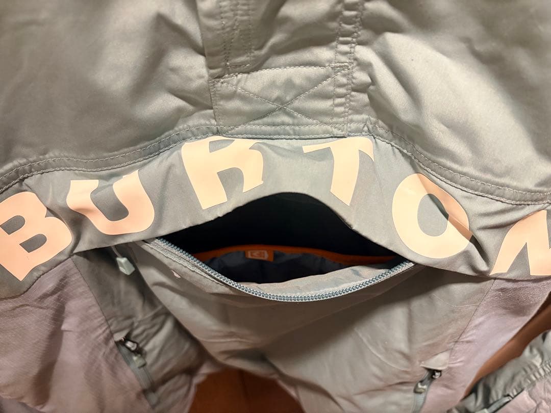 Burton スノーボードウェアセット　フロスナージャケット・リザーブビブパンツ
