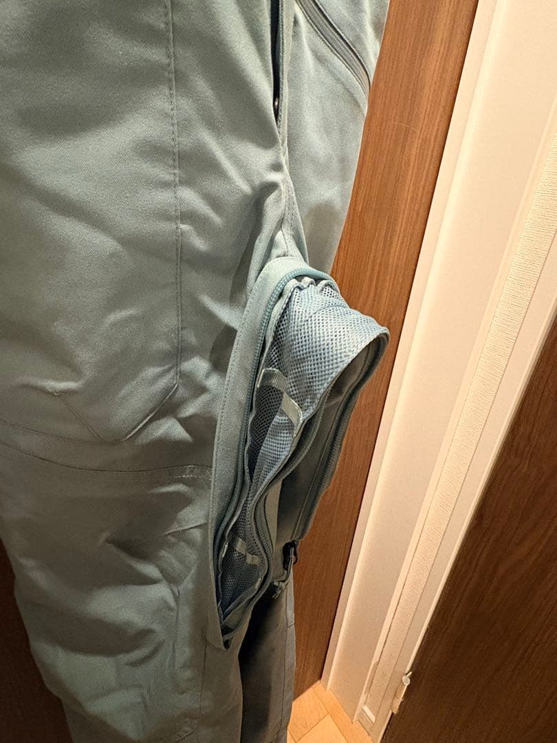 Burton スノーボードウェアセット　フロスナージャケット・リザーブビブパンツ