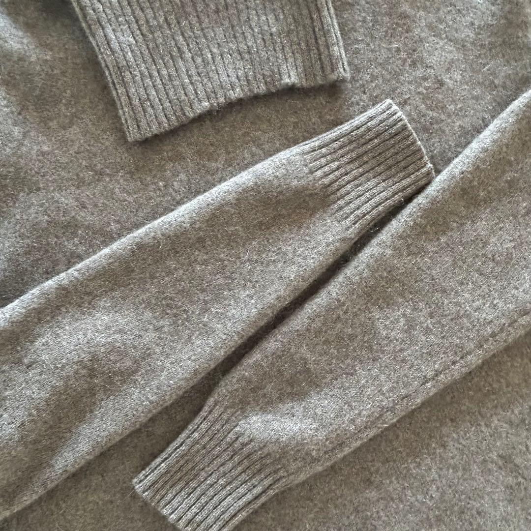 アダムエロペ YAK タートル　サイドスリット　ニット　セーター　ベージュ　ヤク