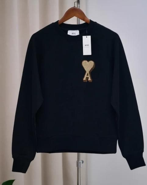 AMI PARISハート刺繍 ブラックスウェット メンズトップス