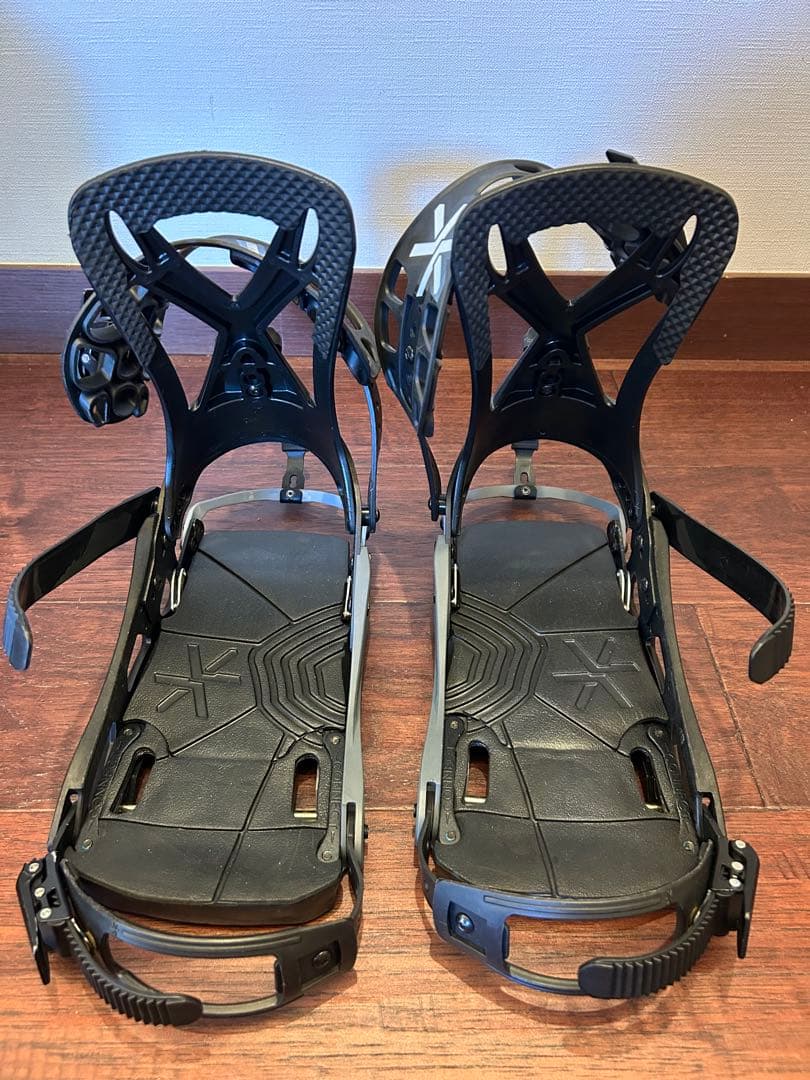 Karakoram スノーボードビンディング ブラック