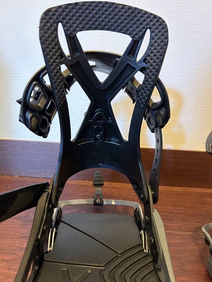 Karakoram スノーボードビンディング ブラック