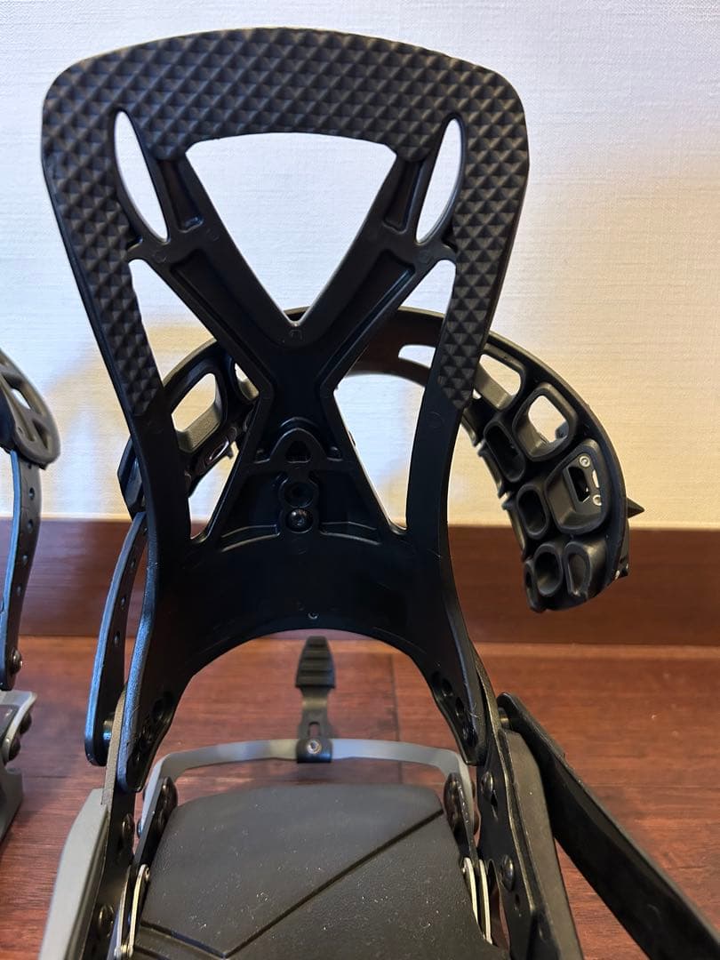 Karakoram スノーボードビンディング ブラック