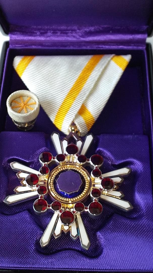 希少品 勲五等瑞宝章 勲章 ミリタリー ミリタリーグッズ 旧日本軍 美品 です。