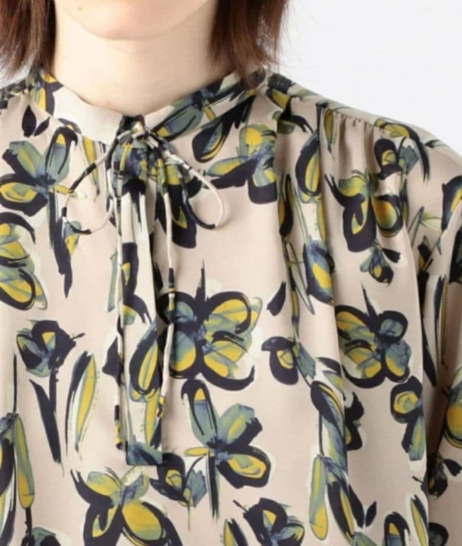 TOMORROWLAND ライラフラワープリント ショルダータックブラウス
