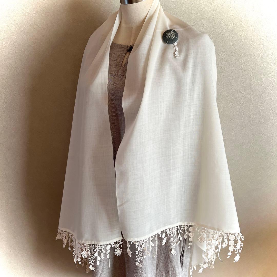 夢を編むパンダミナペルホネンanemoneブローチとレースいっぱいストール