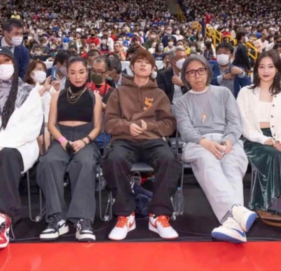 堀米雄斗着用　supremeツノロゴパーカー　ブラウン