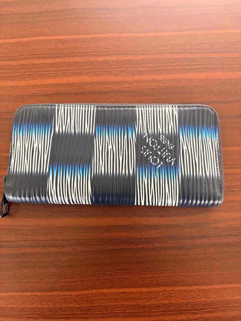 Louis Vuitton ストライプ長財布