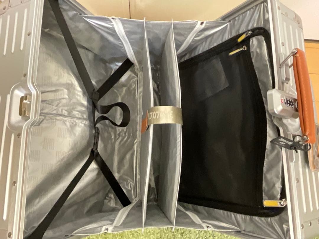 新品未使用 INNOVATOR アルミニウムキャリー 42L アルミスーツケース