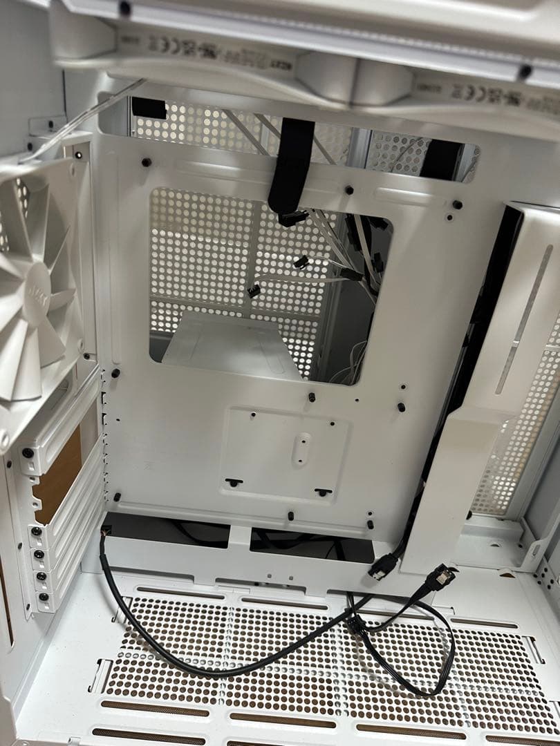 NZXT H9 Elite 2層構造ミドルタワーPCケース 強化ガラスモデル