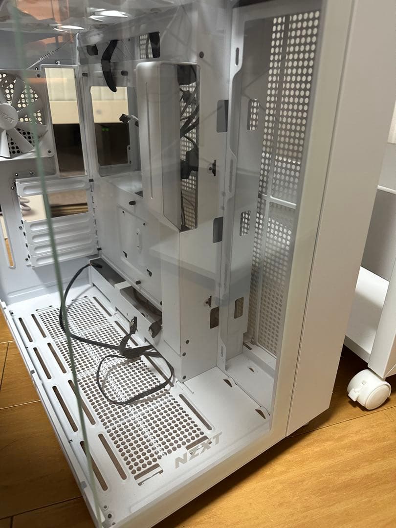 NZXT H9 Elite 2層構造ミドルタワーPCケース 強化ガラスモデル