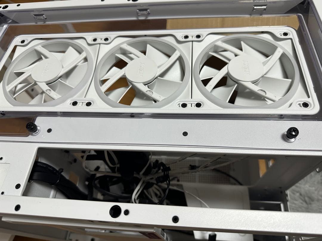 NZXT H9 Elite 2層構造ミドルタワーPCケース 強化ガラスモデル