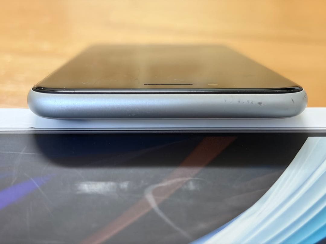 ⭐️iPhone SE2 64GB ホワイト SIMフリー 訳あり