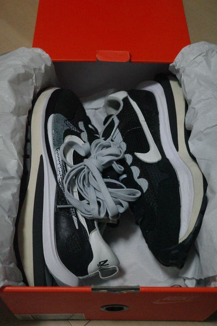 靴 sacai Nike Vapor Waffle Black and White