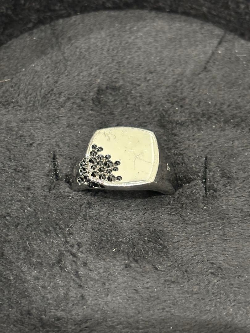 アクセサリー TOM WOOD Cushion Black Molecule Ear Cuff