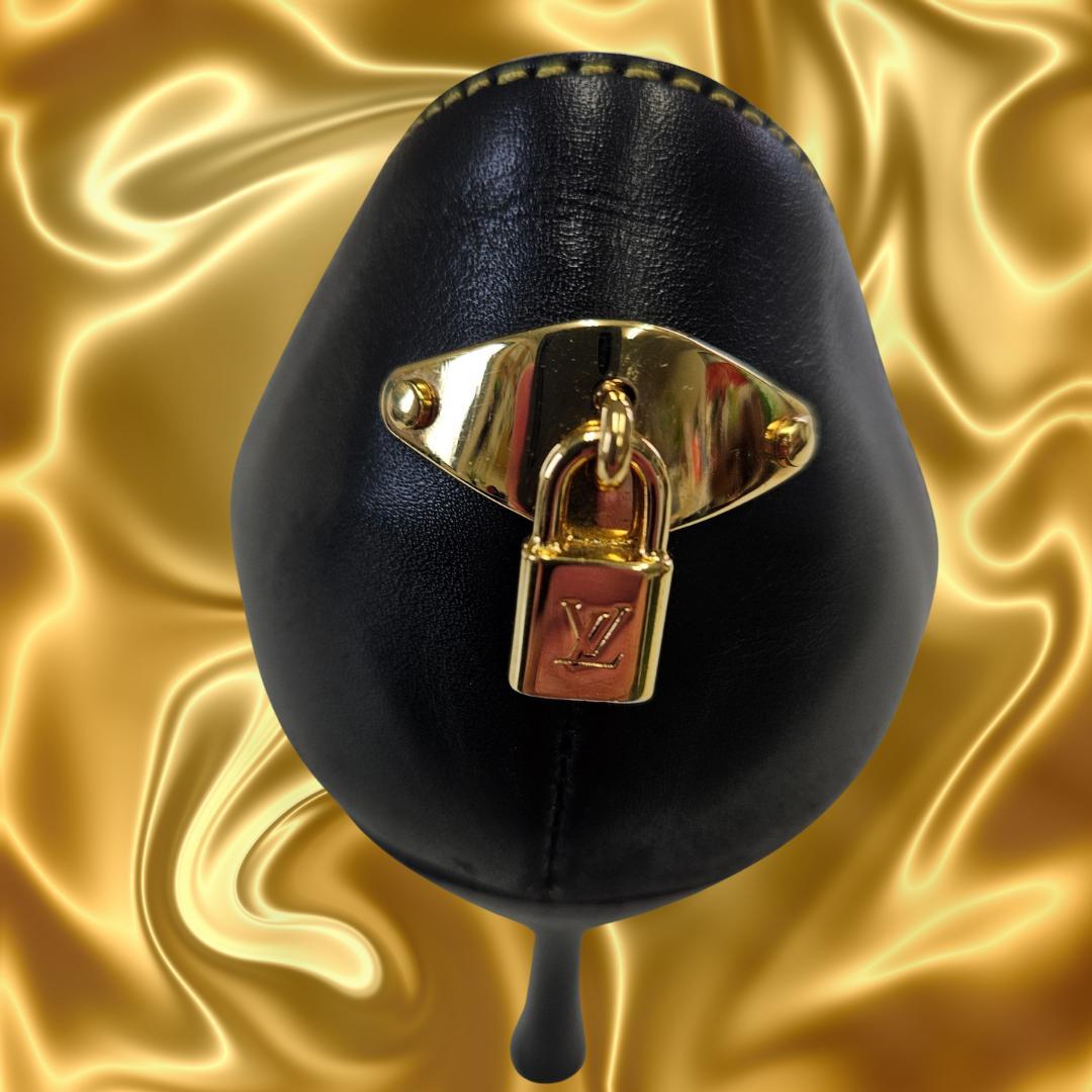 ルイヴィトン パドロック付黒パンプス37 高級感と履きやすさ兼ね備えた一足