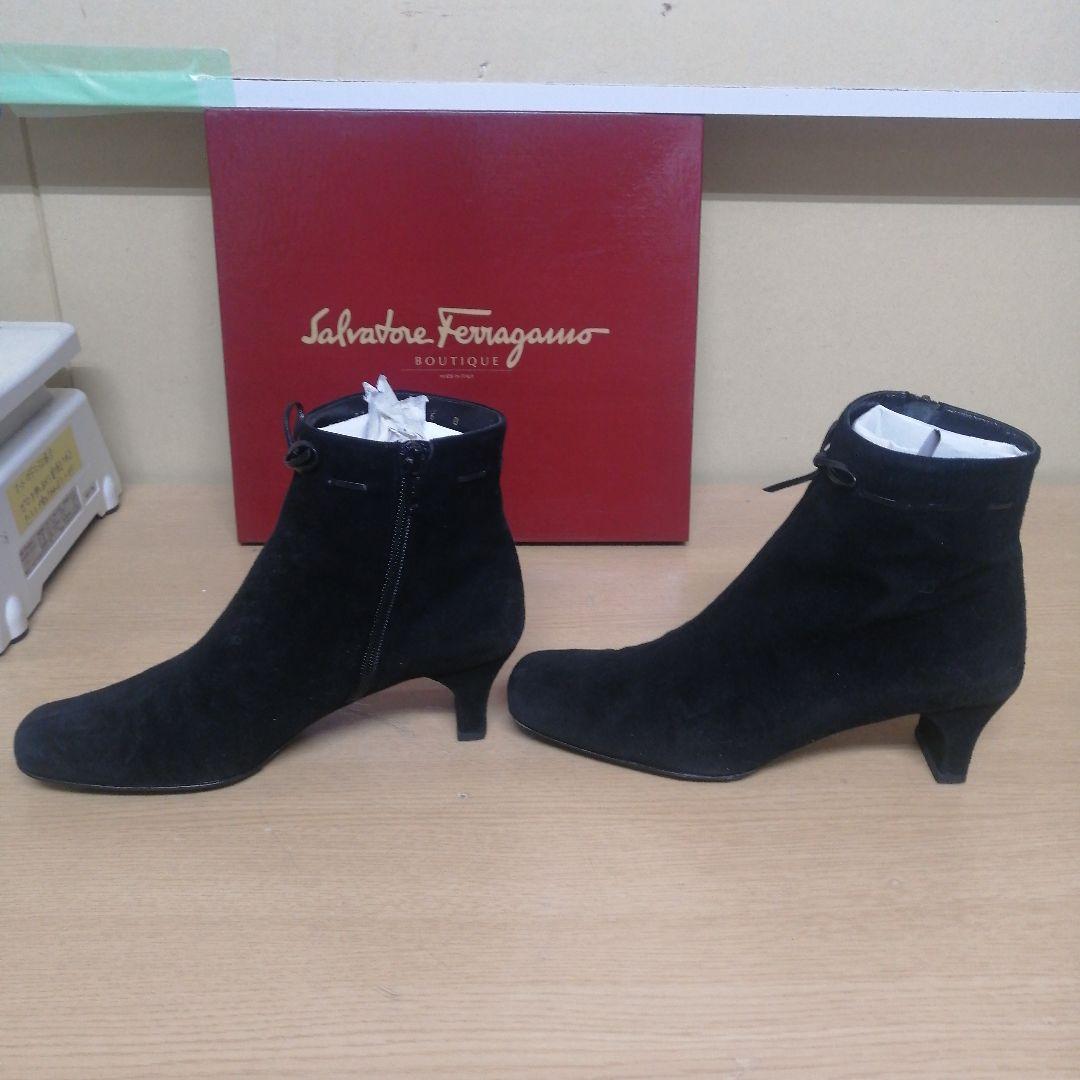 Salvatore Ferragamo 黒 スエード ショートブーツ