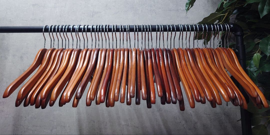 【送料込み】木製ハンガー　トップス100本　ボトム28本 　まとめ売り