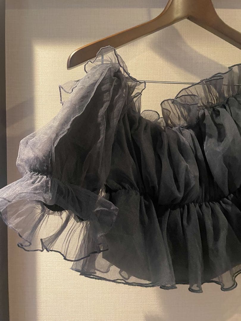 ボリュームギャザーフリルオフショルブラウス