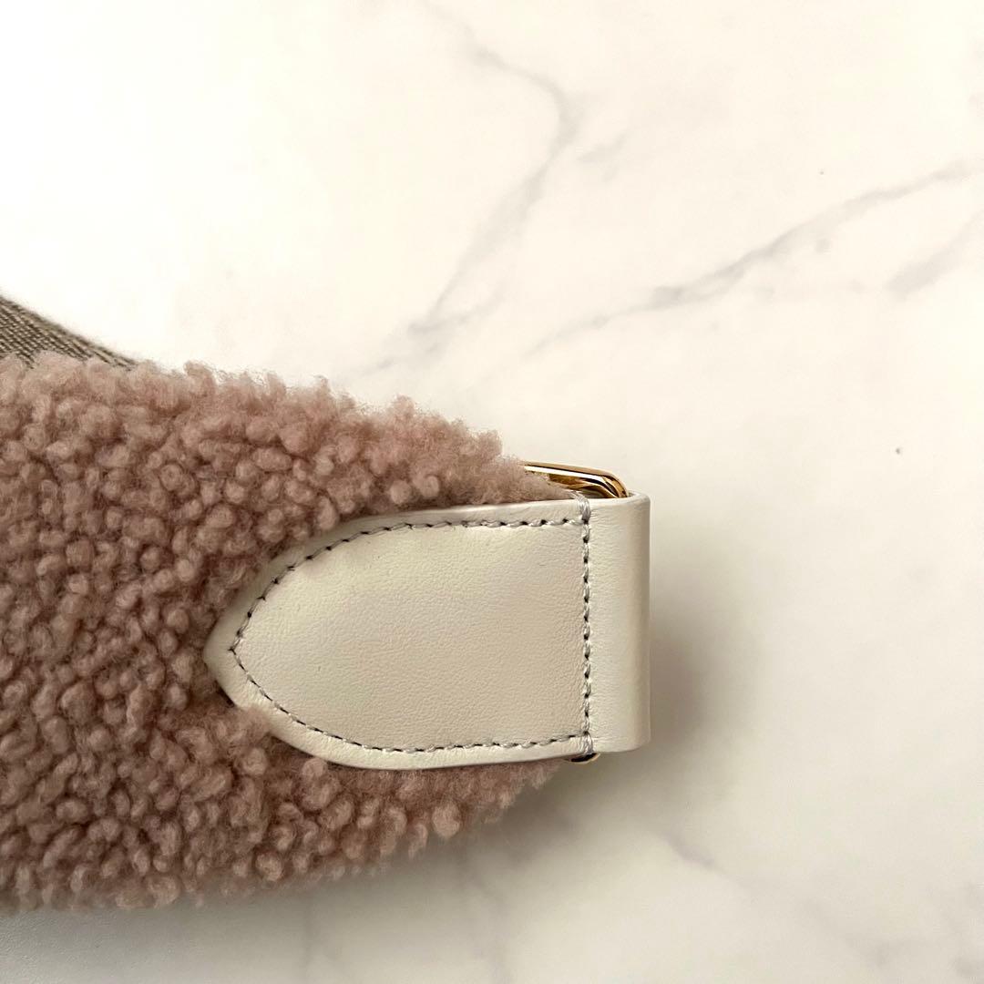 フェンディ ストラップユー ボア レザー ロゴ ショルダー紐 肩紐 シープスキン