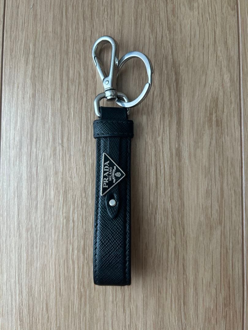 PRADA ブラック ナイロン キーホルダー