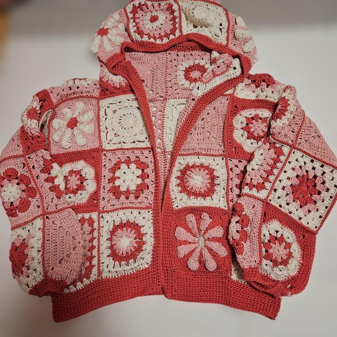 ハンドメイド　グラニースクエアフード付きカーディガン　2