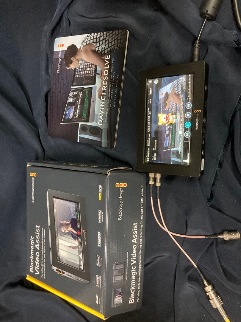 Blackmagic Video Assist 5インチフルHDモニター