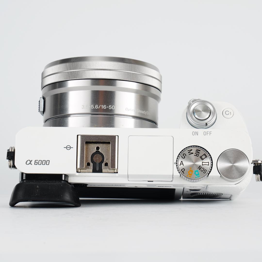 希少なホワイト/極美品α6000完全セット/制限解除済/即撮影可/初心者最適