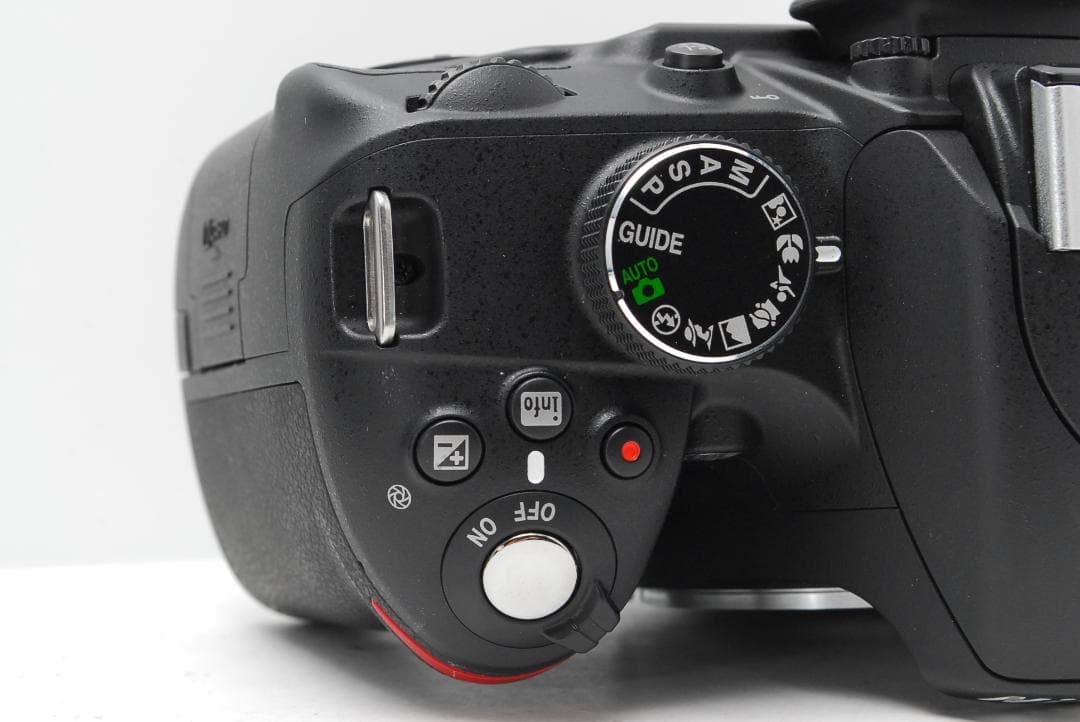 【ショット数４５１枚】Nikon D3200　スマホ転送　使用感少美品　動画OK