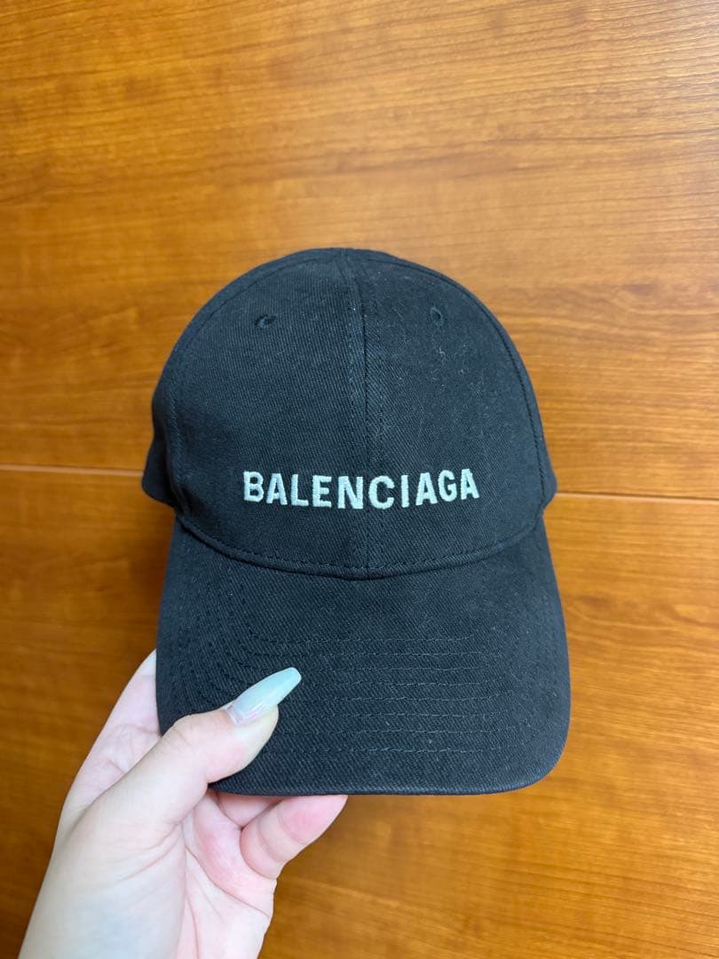 BALENCIAGA ブラック ロゴキャップ