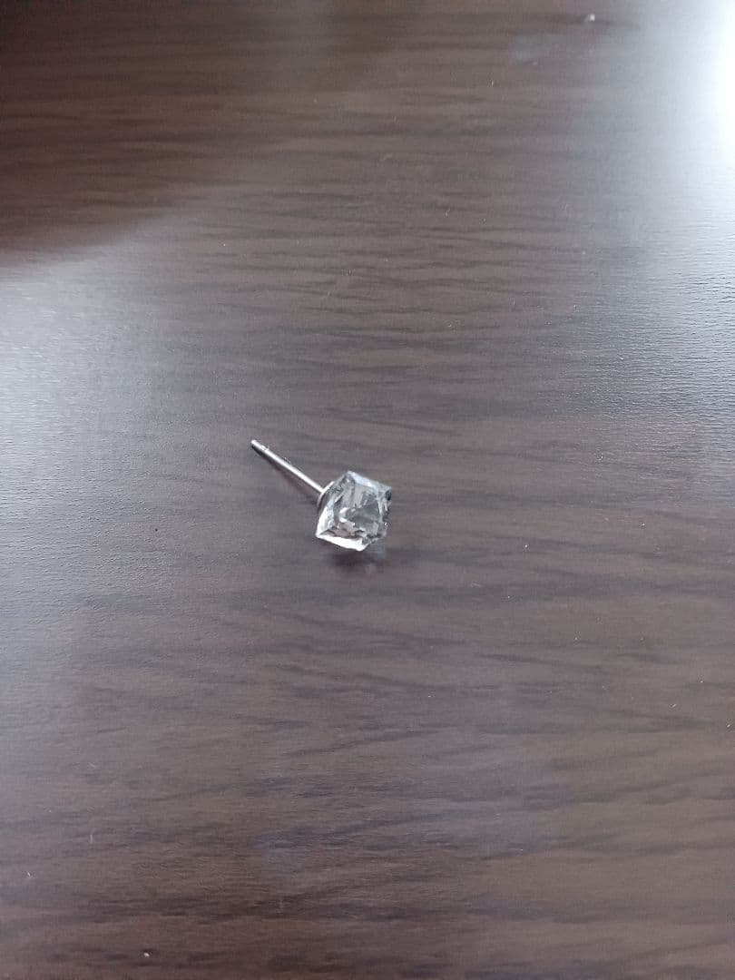 クリスタルカット片耳用ピアス