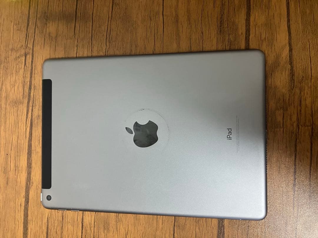 iPad第5世代　シルバー