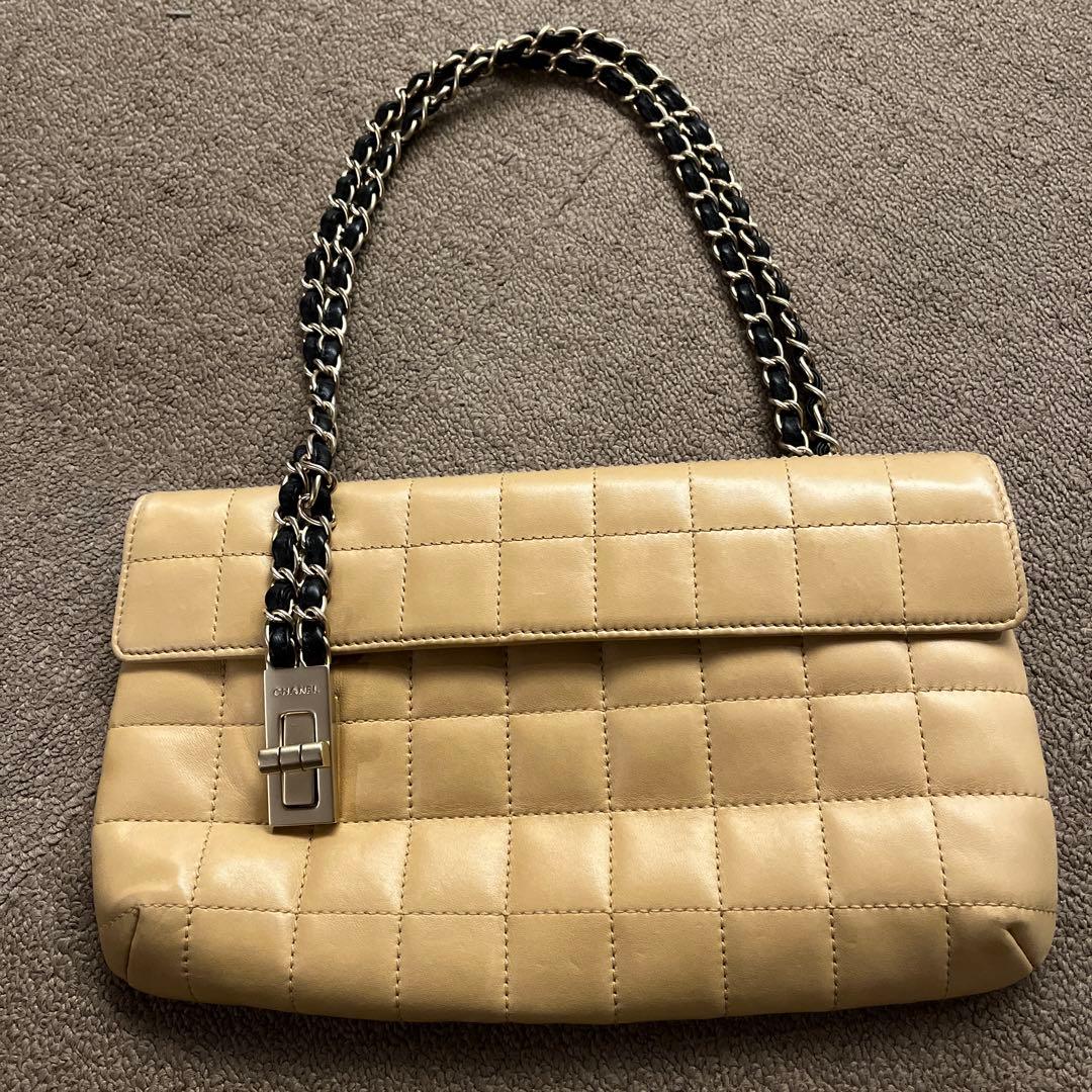 CHANELチョコバーミニバッグ