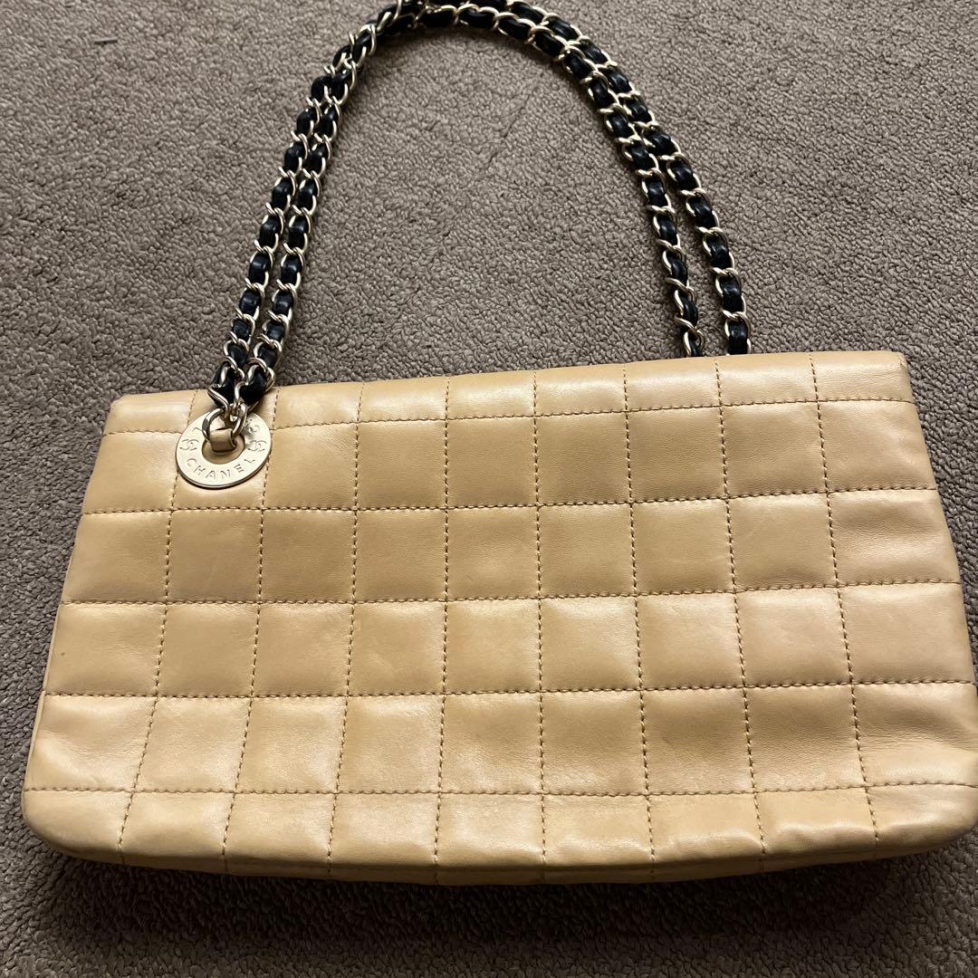 CHANELチョコバーミニバッグ