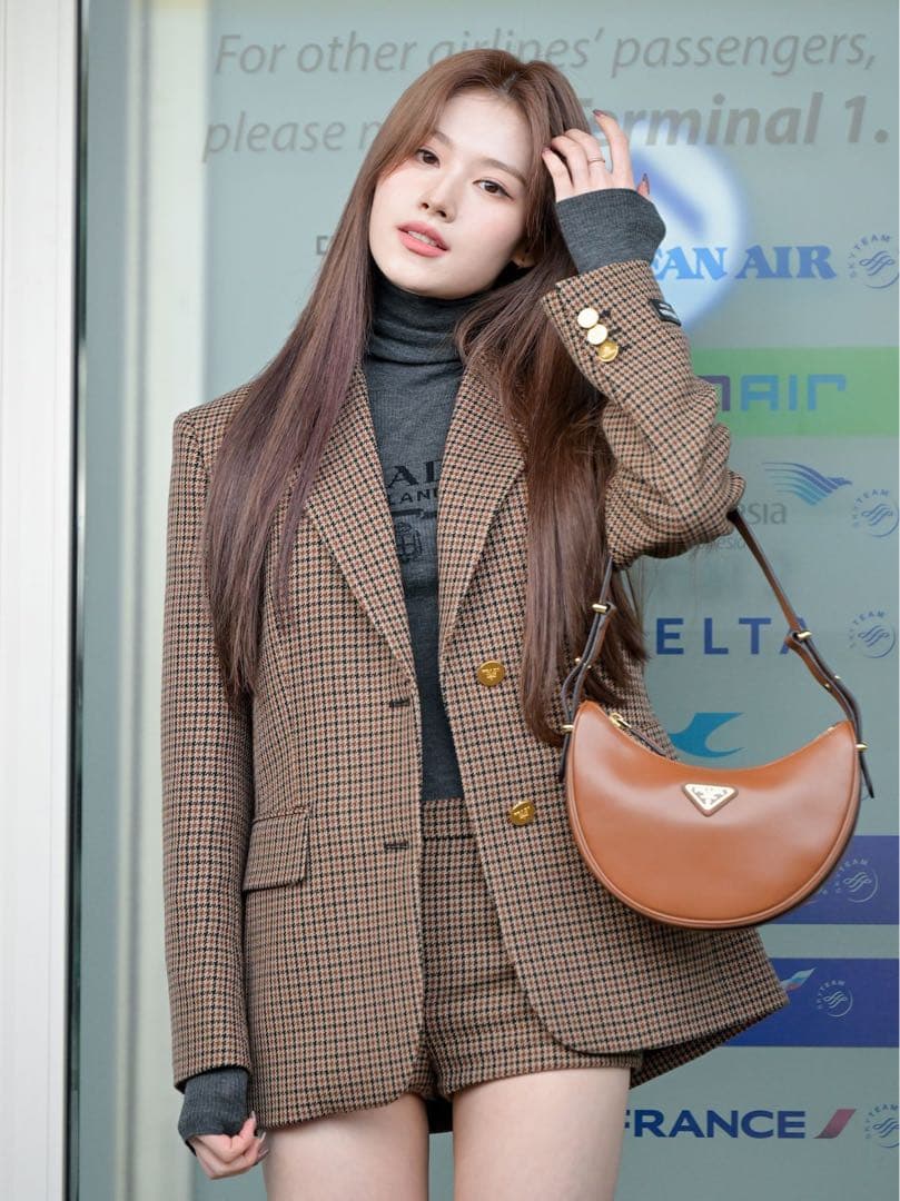 PRADA ロゴ セーター ニット サナ着用