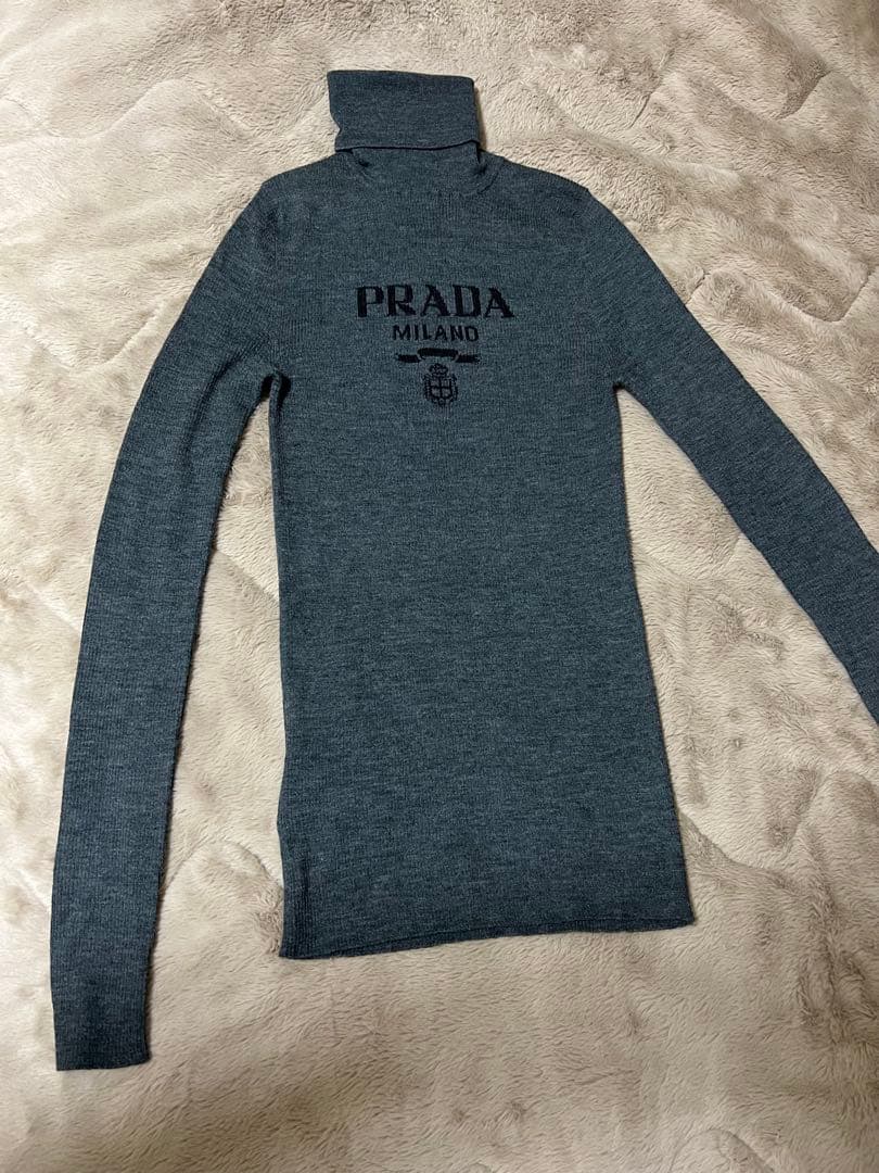 PRADA ロゴ セーター ニット サナ着用