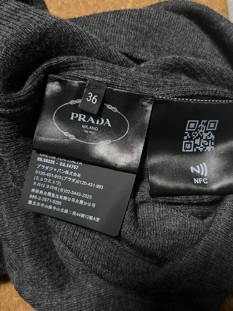 PRADA ロゴ セーター ニット サナ着用
