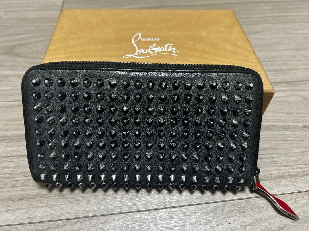 Christian Louboutin スタッズ長財布 ルブタン　ガンメタ