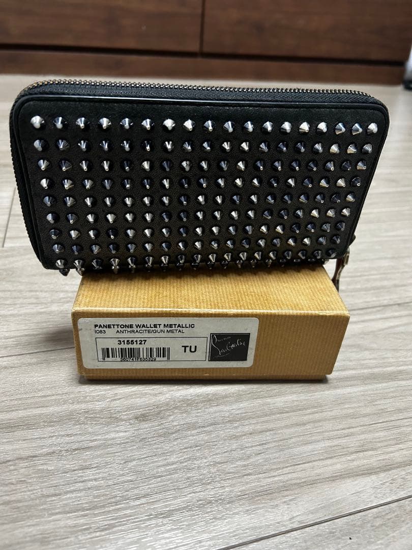 Christian Louboutin スタッズ長財布 ルブタン　ガンメタ