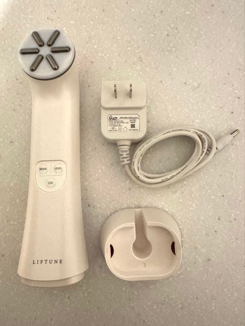LIFTUNE 美顔器 充電器付き