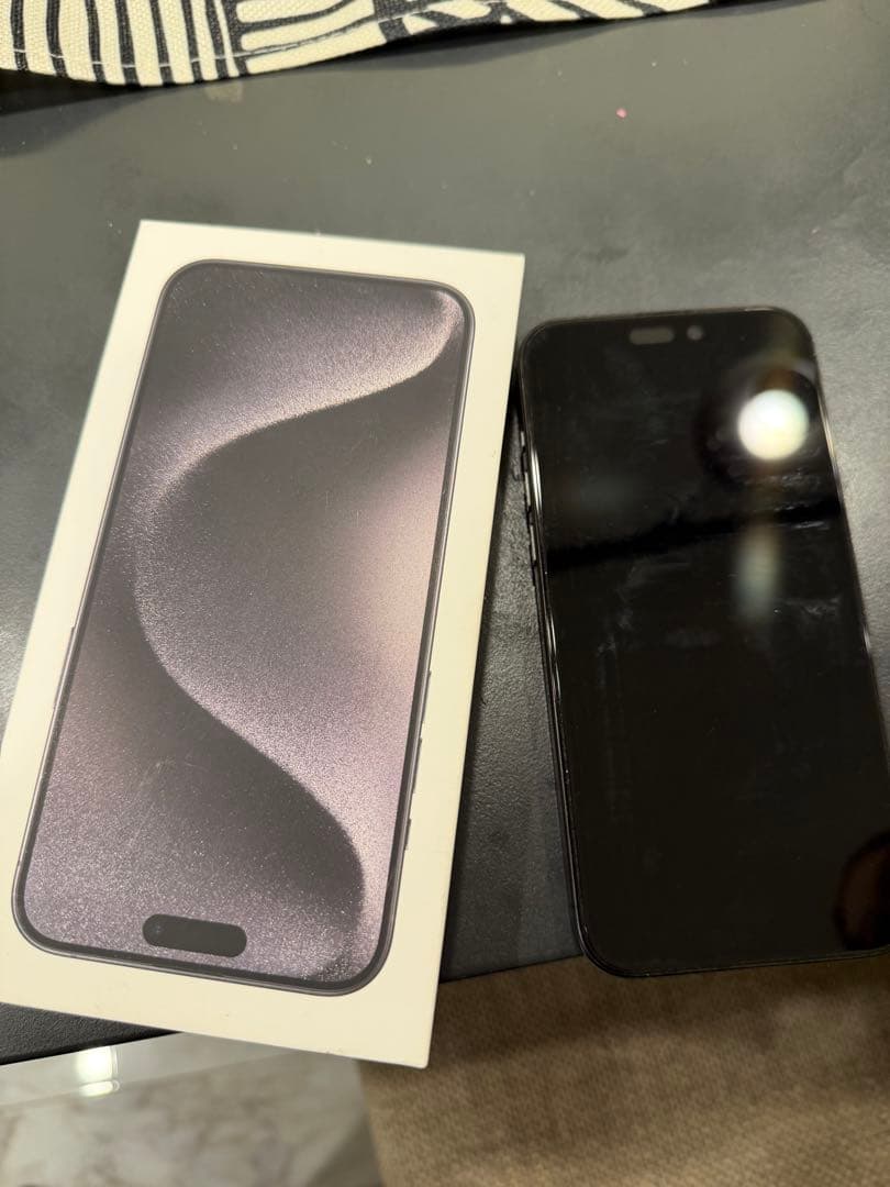 iPhone 15 Pro maxブラックチタニウム【香港版SIMフリー】