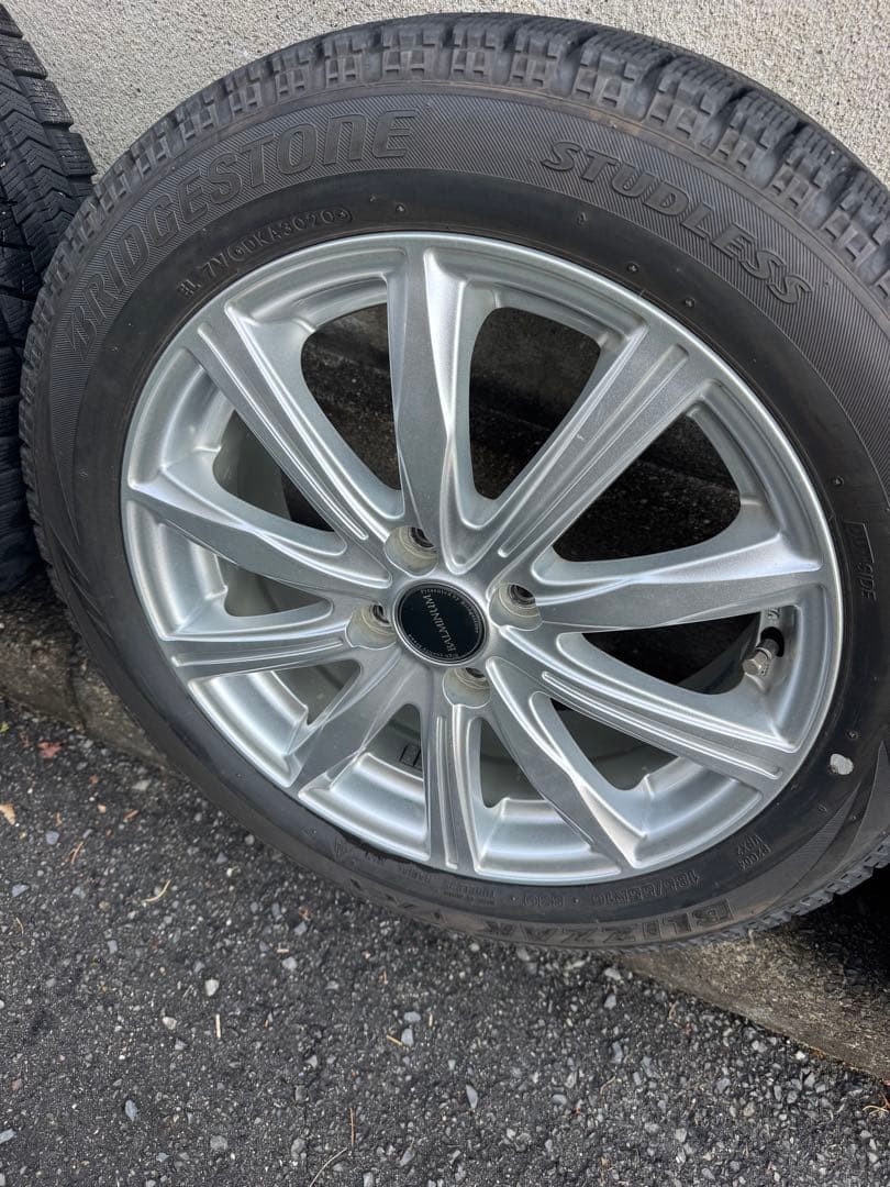 コンパクトカー‼️ブリヂストン‼️16インチ‼️スタッドレスタイヤ‼️2020年製バリ山