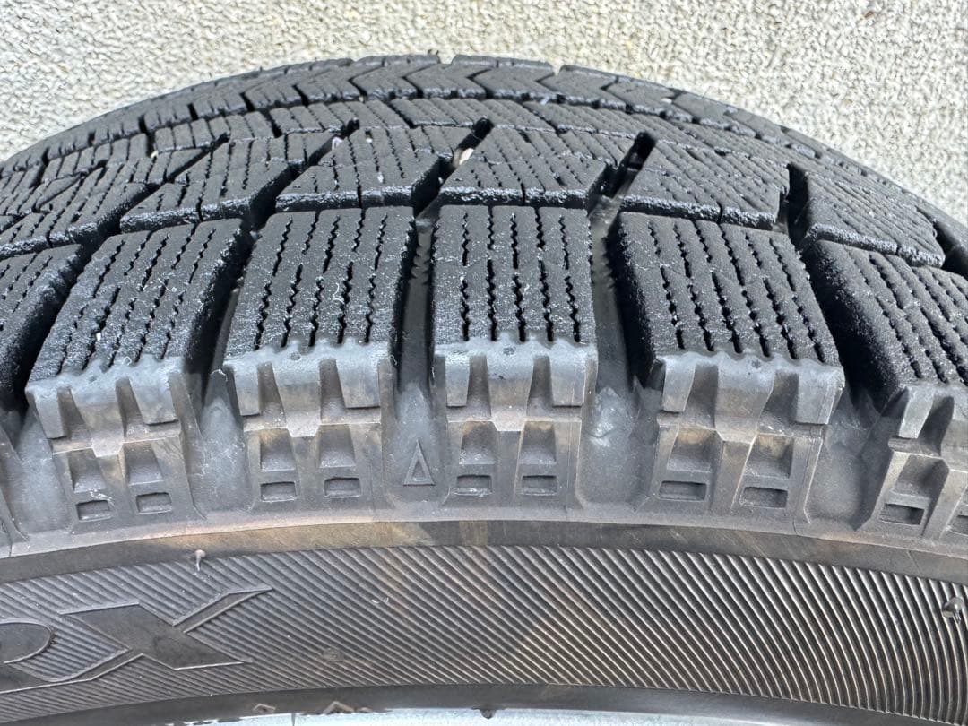 コンパクトカー‼️ブリヂストン‼️16インチ‼️スタッドレスタイヤ‼️2020年製バリ山